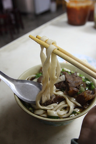 [食記] 台北 享受大口吃肉的小吳牛肉麵